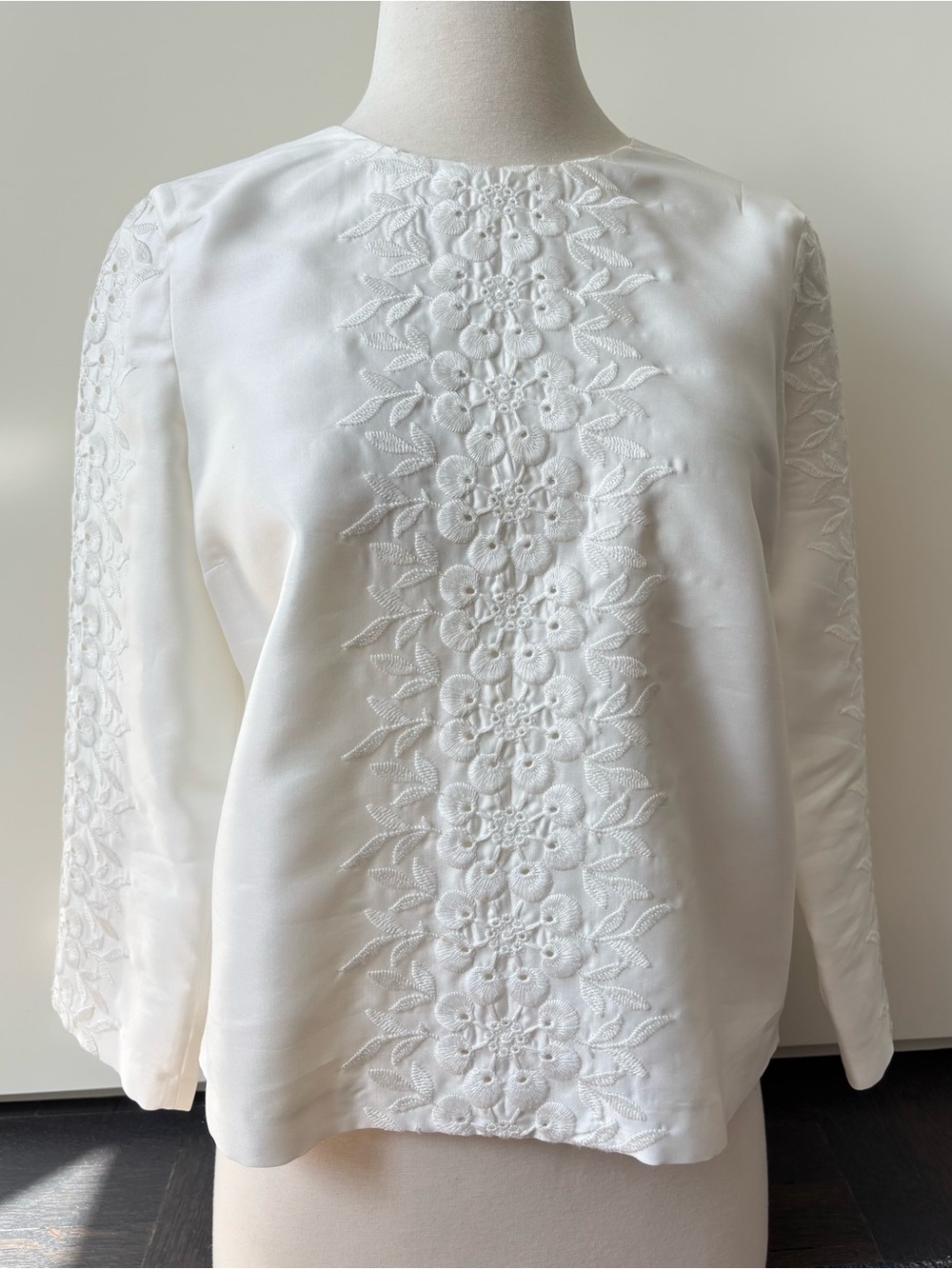 C Wonder Cropped White Embroidered Lace Long Sleeve Blouse Top Size 4 NWOT